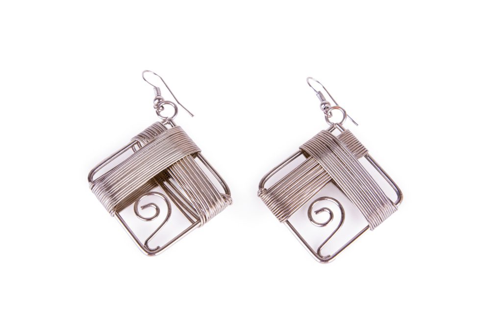 Met deze tips verwijder je zwarte vlekken van je zilveren oorbellen!